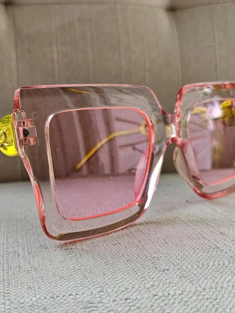 Fashion Women Sunglasses Gold Tone Arms Pink Frame Eyewear Fashion Shades